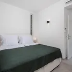 Mar *